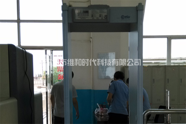 新疆烏魯木齊鐵路局8家火車(chē)站采用維和時(shí)代供應HI-PE進(jìn)口安檢門(mén)[圖文]